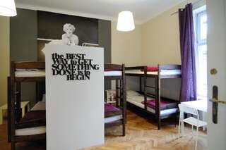 Хостелы Hollywood Hostel Краков Кровать в общем номере для мужчин и женщин с 10 кроватями-12